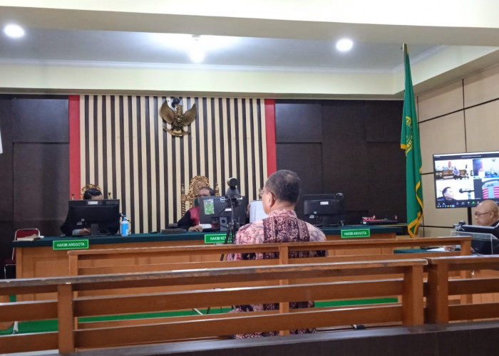 Kusnindar Eks Anggota DPRD Provinsi Jambi Jalani Sidang Pembacaan Dakwaan di PN Jambi 