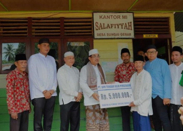 Bupati Tanjabbar Laksanakan Safari Jumat di Masjid Raya Nurul Salaf Sungai Gebar