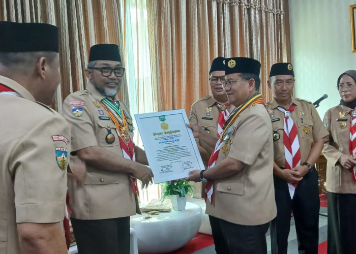 Maulana Raih Penghargaan Tokoh Pramuka, Bukti Komitmen Bangun Generasi Muda Jambi
