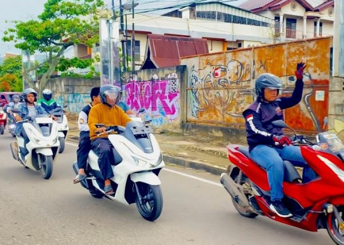 Komunitas Honda PCX Club Indonesia Chapter Jambi Ikut Meriahkan Exhibition New Honda PCX160 di Jambi