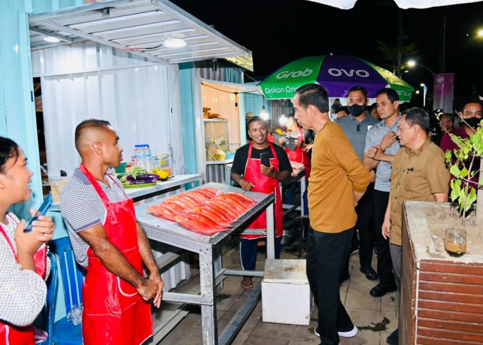 Presiden Jokowi Kunjungi Kawasan Wisata Kuliner Kampung Ujung Labuan Bajo
