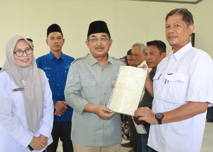 Bupati Anwar Sadat Serahkan 71 Sertifikat Tanah Konsolidasi untuk Warga Teluk Nilau