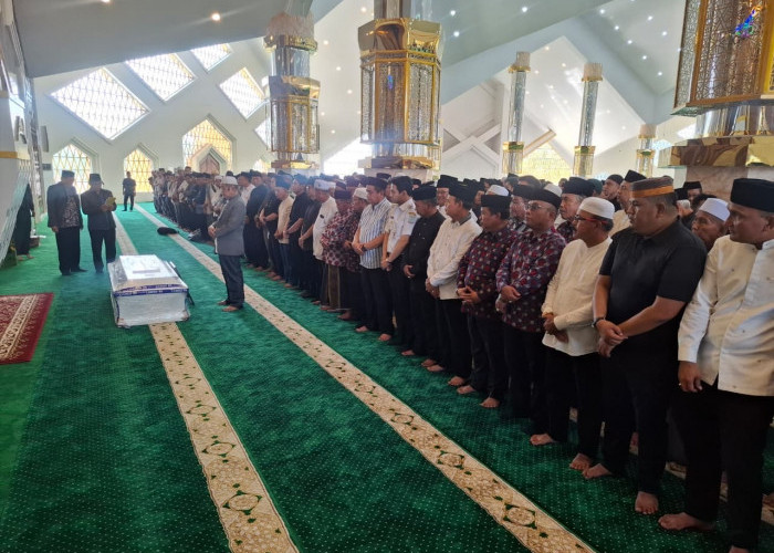 Suasana Haru Shalat Jenazah H. Bakri: Dihadiri Gubernur Jambi hingga Putri Zulhas