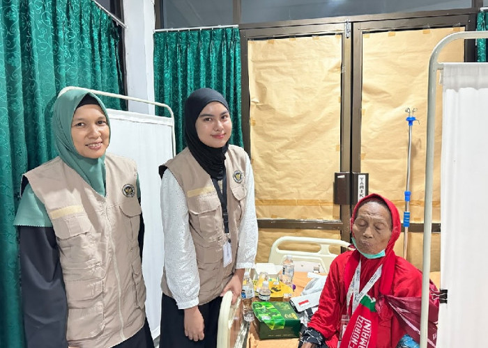 Alami Demensia, Jemaah Haji Lansia Asal Tanjabbar Didampingi Khusus oleh Petugas Perempuan di Batam
