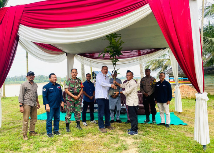 Pelindo Regional 2 Jambi Tanam 400 Pohon Produktif di Desa Pematang Jering