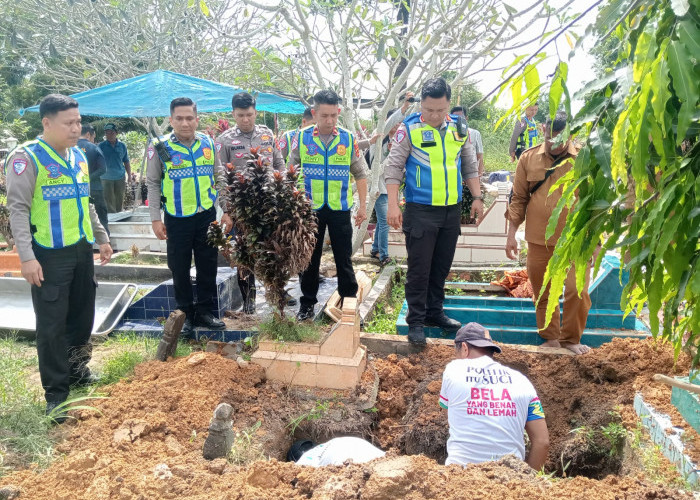 Hampir Sepekan di Kamar Jenazah, Mr X Korban Laka Dimakamkan Polisi