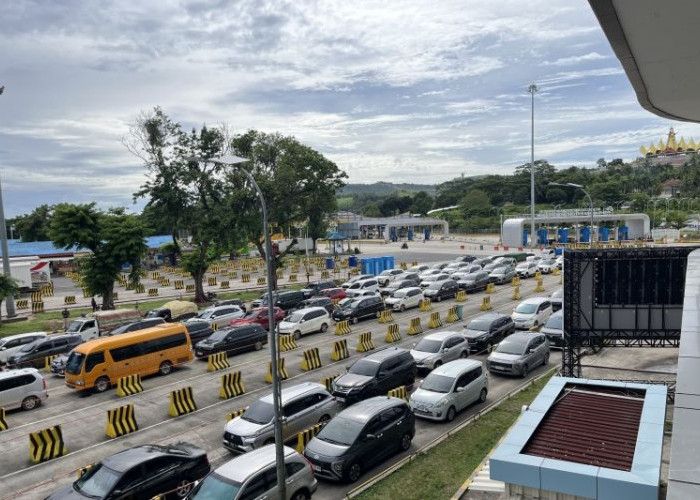 H+2 Natal, Aktivitas Pemudik di Pelabuhan Bakauheni Ramai Lancar 