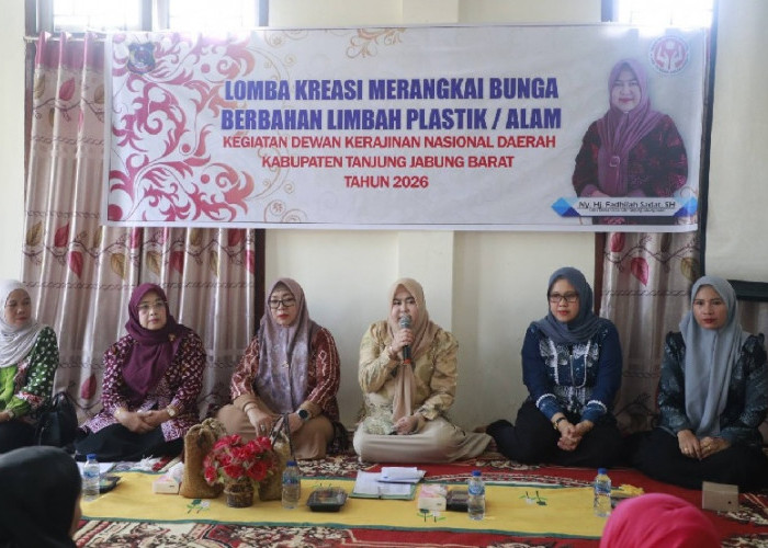 Ubah Sampah Jadi Karya, Hj. Fadhilah Sadat Buka Lomba Kreasi Bunga Berbahan Limbah