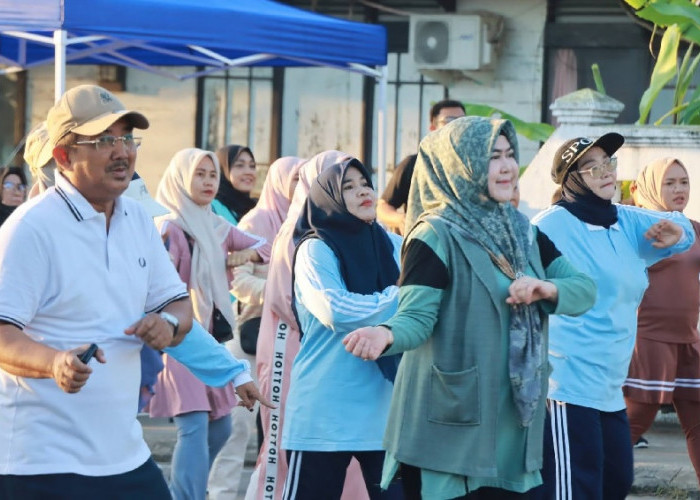 Bupati Anwar Sadat dan Istri Hadiri Semarak Senam serta Nobar Piala Dunia 2026 di Alun-Alun Kuala Tungkal