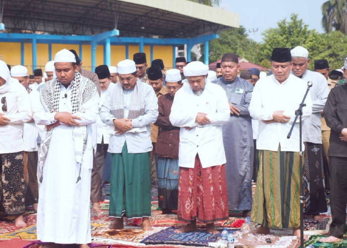 Gelar Shalat Istisqa Bersama Masyarakat, Pemkab Tanjab Barat Berikhtiar Mohon Turunnya Hujan