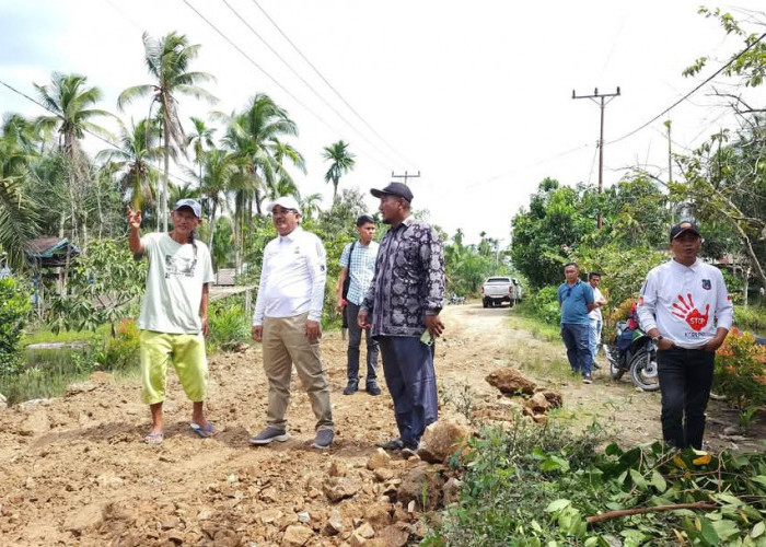 Bupati Anwar Sadat Pantau Langsung Peningkatan Jalan Strategis Parit Pudin: Jalan Ini Urat Nadi Perekonomian 