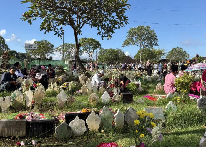 Tradisi Ziarah di Kampung Wanasari, Ribuan Umat Lintas Agama Menjalankannya