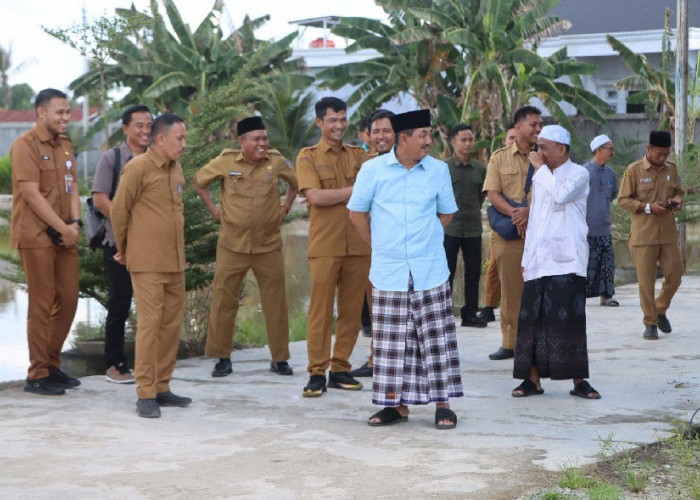 Bupati Anwar Sadat Serahkan Sapi Kurban ke Pondok Pesantren Al Baqiyatush Shalihat