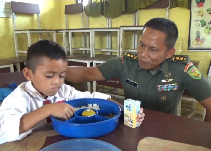 Pantau Pelaksanaan MBG, Pabung Letkol Inf Beni: Siswa Sangat Senang