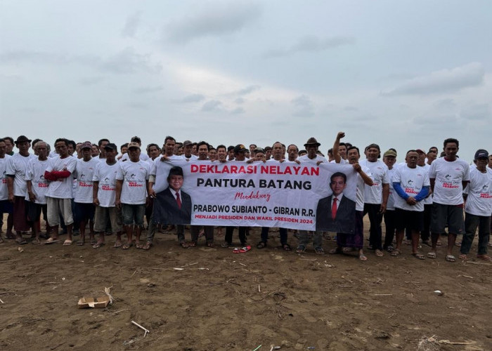  Relawan Prabowo Tebus Ijazah 22 Anak Nelayan dan Beri Bantuan Laptop untuk Sekolah