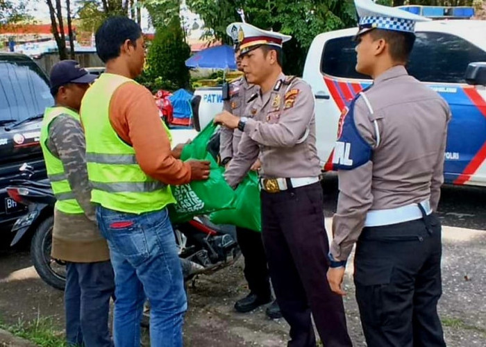 Hut Lantas ke 67, Ditlantas Polda Jambi Bagikan 805 Paket Sembako