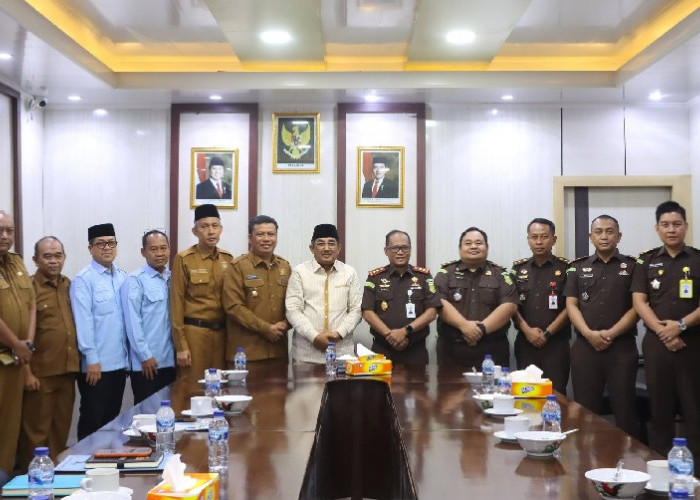 Bupati Tanjab Barat Terima Silaturahmi Kajari, Perkuat Sinergi Penegakan Hukum