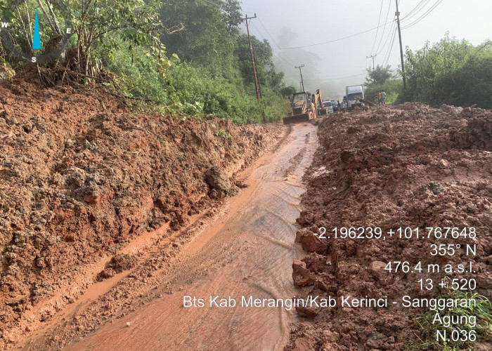 Respon Cepat Longsor di Jalan Nasional Kerinci, BPJN Jambi dan Instansi Terkait Lakukan Pembersihan