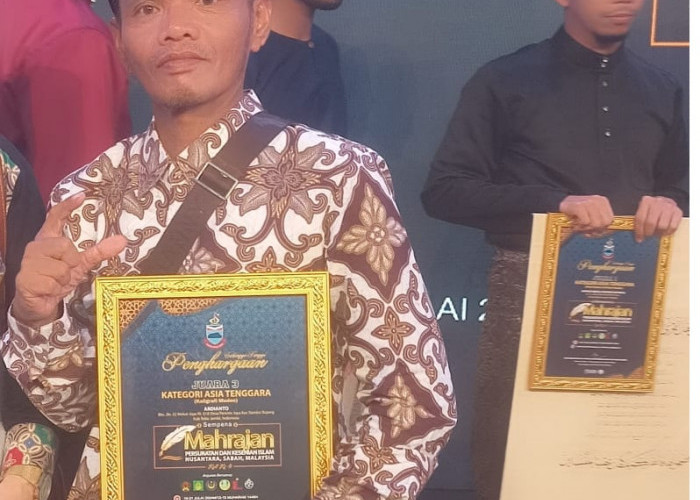 Guru MAN 2 Tebo Raih Juara 3 Kaligrafi Khat Tingkat ASEAN di Malaysia 