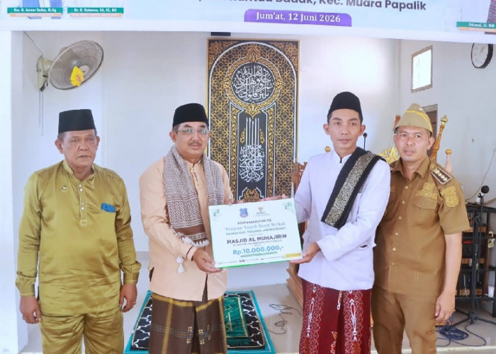  Bupati Salurkan Langsung Bantuan Pembangunan Masjid dan Santunan kepada Masyarakat