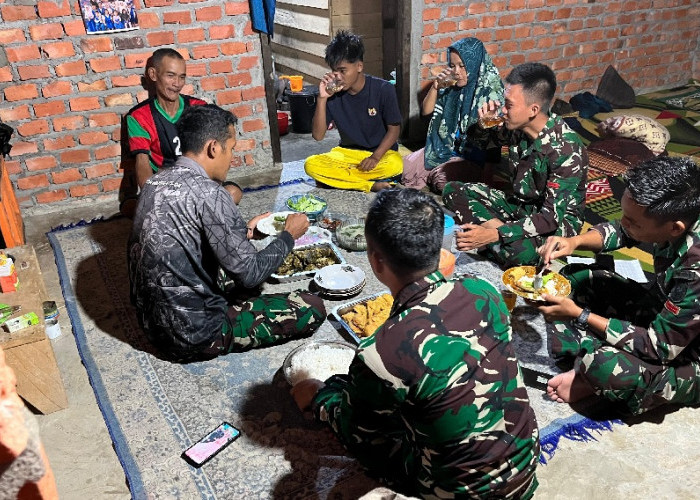 Satgas TMMD Ke 127 Kodim 0415/Jambi Gelar Buka Puasa Bersama Orang Tua Asuh di Desa Petajen