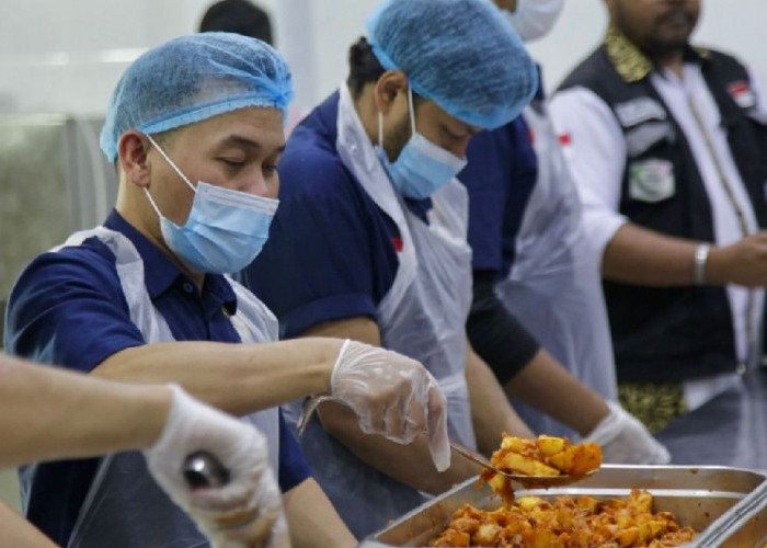 Intip Proses Memasak dan Pengemasan Makanan Jemaah Haji Indonesia di Dapur Katering Nooha