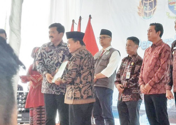 Selamatkan Situs Cagar Budaya, Menteri ATR/BPN Serahkan Sertifikat Hak Pakai Candi Muaro Jambi