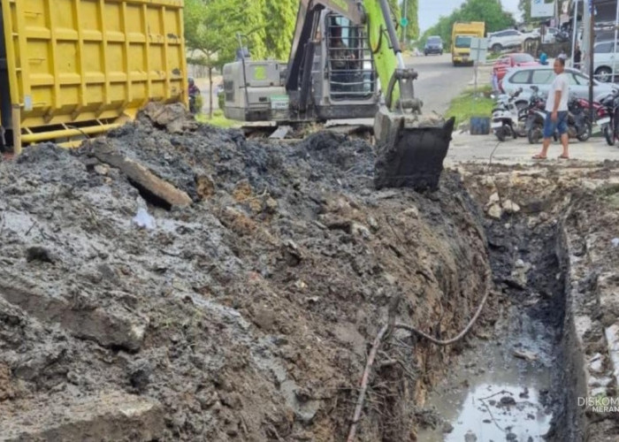 Atasi Drainase Tersumbat, Jalur Tiga Depan Dealer Honda Merangin Kini Bebas Banjir