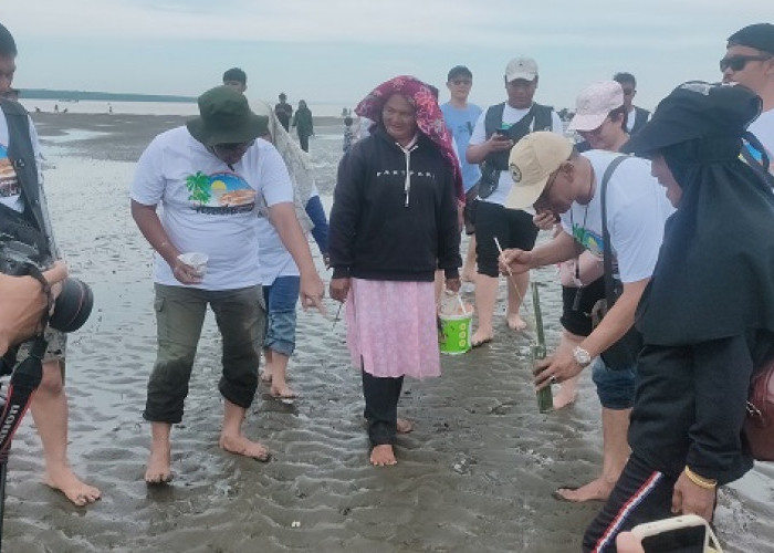 Festival Kampung Laut, Bupati Romi Turun Langsung Mencari Sumbun