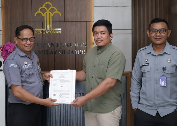 Kemenkum Jambi Serahkan Sertifikat Merek Kolektif ke UMKM Binaan PTPN IV