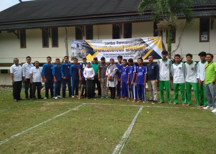 Lomba Permainan Tradisional Bakiak, Ajarkan Pentingnya Kekompakan  