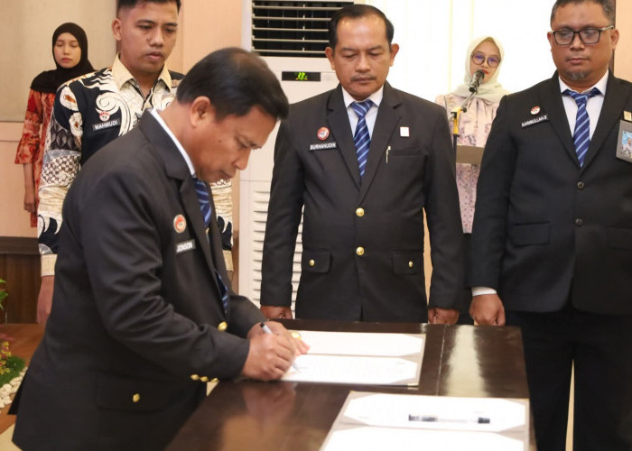 Perkuat Profesionalisme ASN, Kakanwil Kemenkum Jambi Lantik Jabatan Fungsional Analis Keuangan dan Perencana
