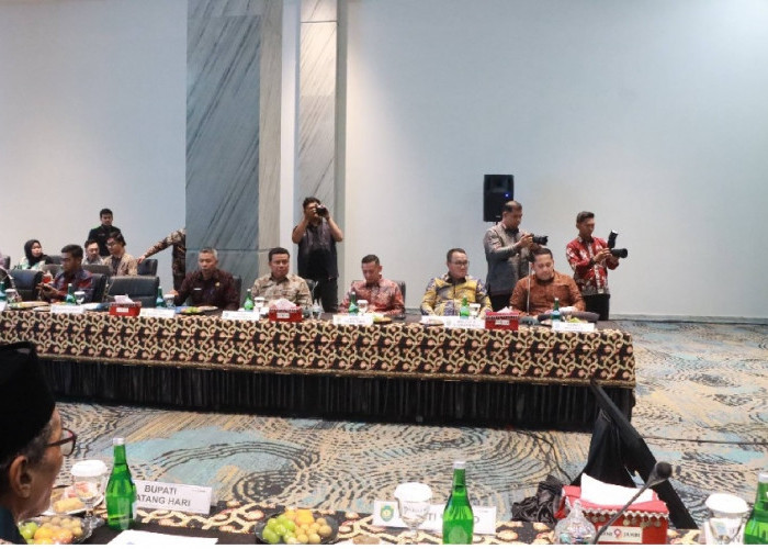 Wabup Katamso Hadiri RUPS Luar Biasa Bank 9 Jambi