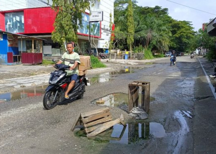 Jalan Dalam Kota Bungo Berlubang, Warga Berharap Cepat Diatasi