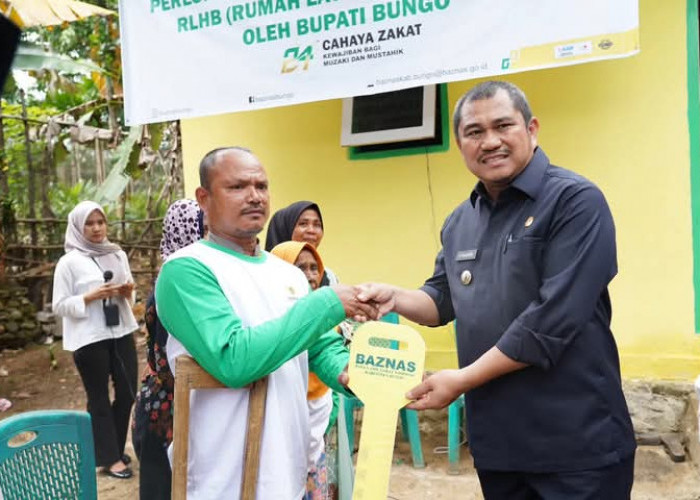 Bupati Bungo Serahkan Rumah Layak Huni Baznas untuk Warga Tidak Mampu