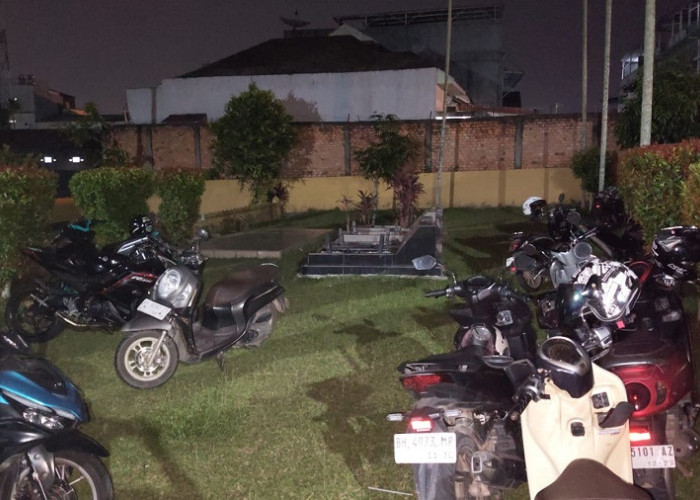 Malam-Malam Kumpul di TPU, Sekelompok Pemuda Langsung Kabur Saat Polisi Datang
