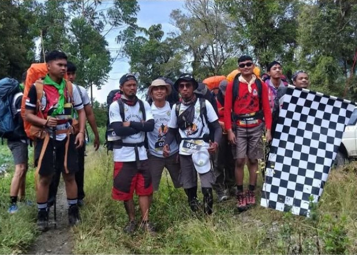 Aksi Bersih-Bersih PTPN IV Regional 4 Jambi dan AOPGI di Gunung Tujuh