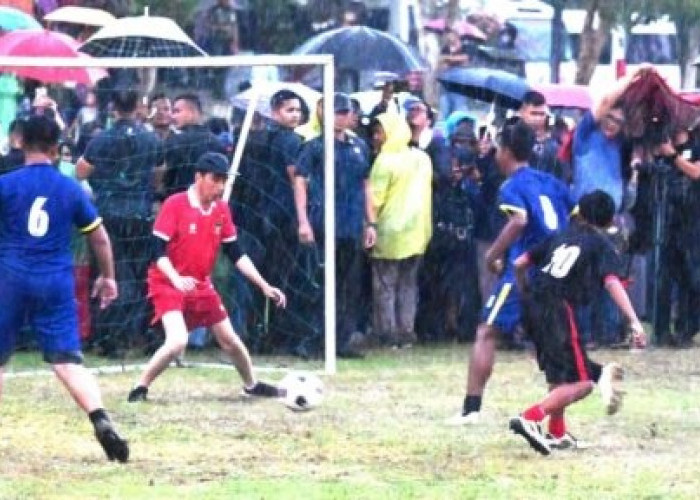 Timnas Indonesia Tembus Babak 16 Piala Asia, Presiden Jokowi Main Bola Bareng Warga Sleman