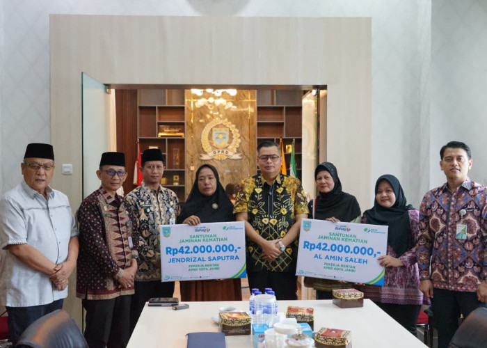 DPRD Kota Jambi dan BPJS Ketenagakerjaan Serahkan Santunan bagi Ahli Waris Pekerja Rentan