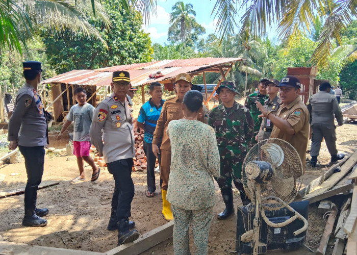 Dua Hari Pascabanjir, Dandim 0420/Sarko Terus Turun Salurkan Bantuan ke Warga