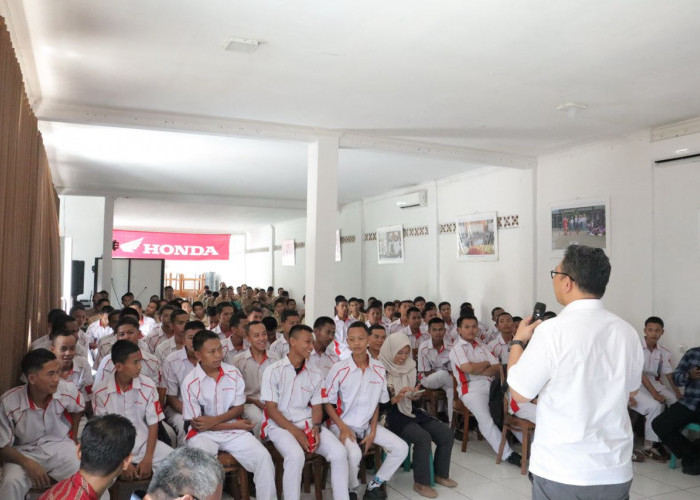 Dukung Generasi Cerdas di SMK, AHM Edukasi Teknologi Sepeda Motor Listrik