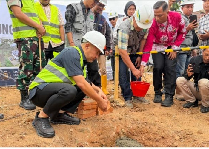 Bupati Dedy Putra Letakkan Batu Pertama Pembangunan Kantor Imograsi Bungo