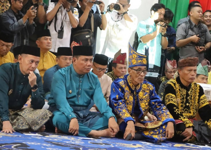 Wabup Katamso Hadiri Penganugerahan Gelar Adat Melayu Kepada Unsur Forkopimda Provinsi Jambi