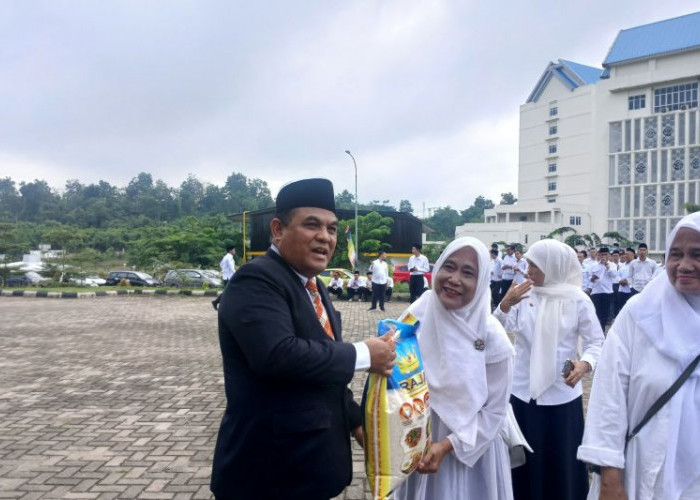 UIN Jambi Salurkan Bantuan Beras 2,6 Ton di Hari Amal Bakti Kemenag