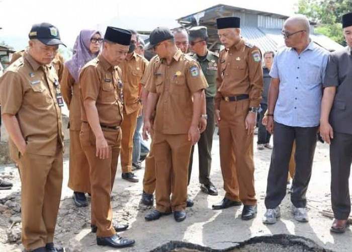 Wawako Azhar Tinjau Langsung Normalisasi Sungai Batang Bungkal