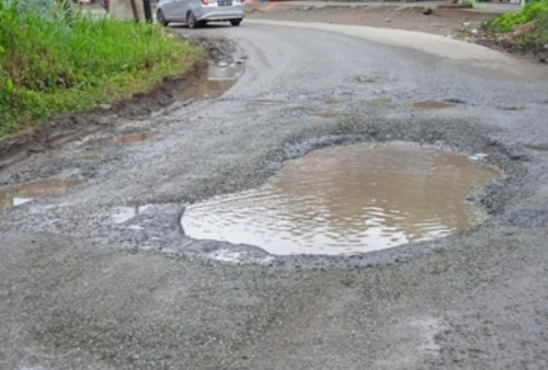 Jalan Nasional di Sanggarang Agung Rusak Parah