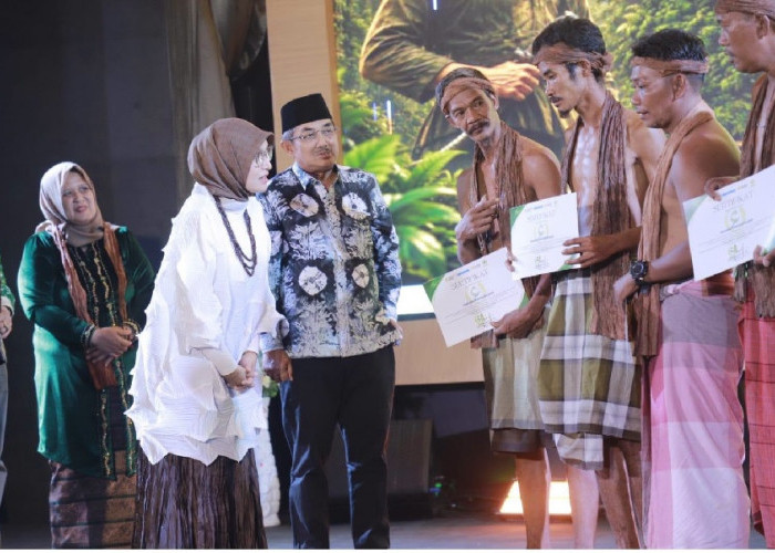 Apresiasi Perjuangan Suku Anak Dalam, Bupati Tanjab Barat Anwar Sadat Hadiri Festival Raden Hamzah 2026
