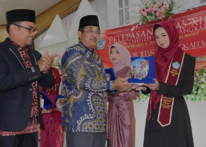 Bupati Hadiri Pelepasan Siswa/i dan Wisuda Tahfizul Qur'an SMAN 8 Tanjabbar 