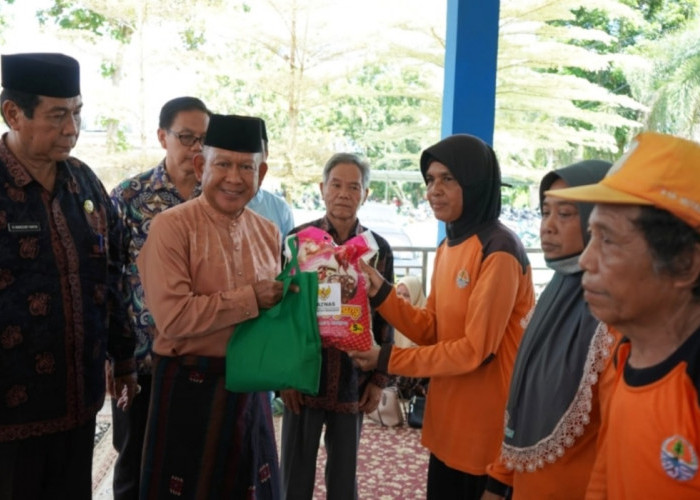HUT Merangin ke-76, Pemkab dan BAZNAS Salurkan Ratusan Paket Sembako untuk Petugas Oranye