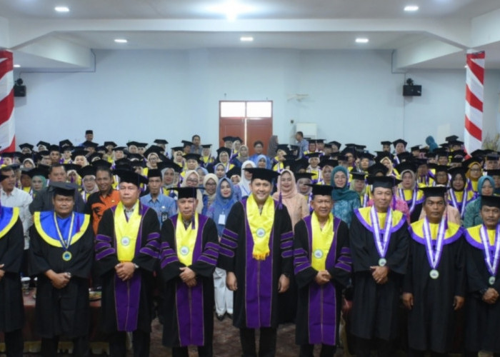 Mbah Wiji (97) Jadi Wisudawati Tertua, Bupati M. Syukur Mewisuda 147 Siswa Selantang